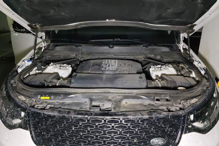 Used Land Rover Discovery 2020 3.0 SC V6 30th Anniversary Special Edition Engine Bay