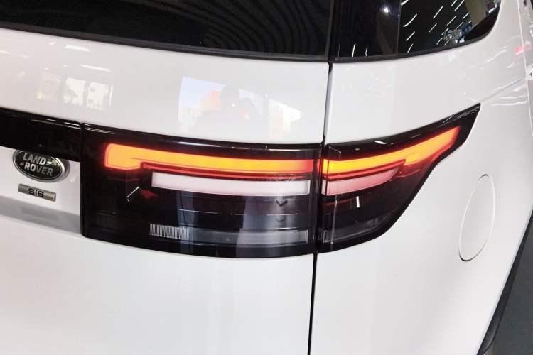 Used Land Rover Discovery 2020 3.0 SC V6 SE Exterior 2