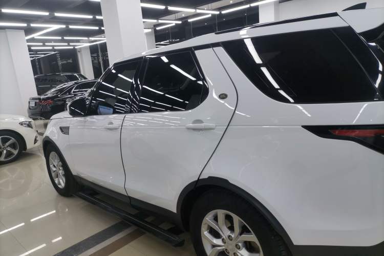 Used Land Rover Discovery 2020 2.0T SE Exterior 3