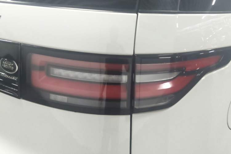 Used Land Rover Discovery 2020 3.0 SC V6 30th Anniversary Special Edition Exterior 3
