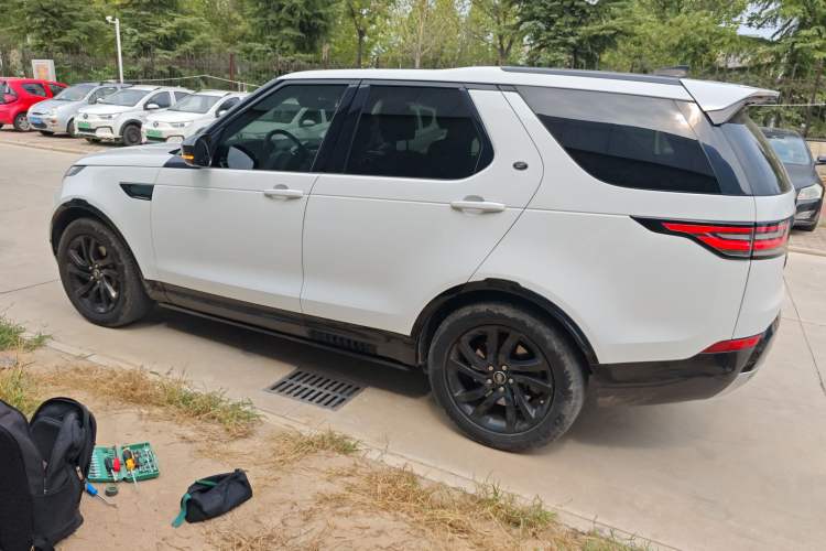 Used Land Rover Discovery 2020 3.0 SC V6 30th Anniversary Special Edition Exterior 3