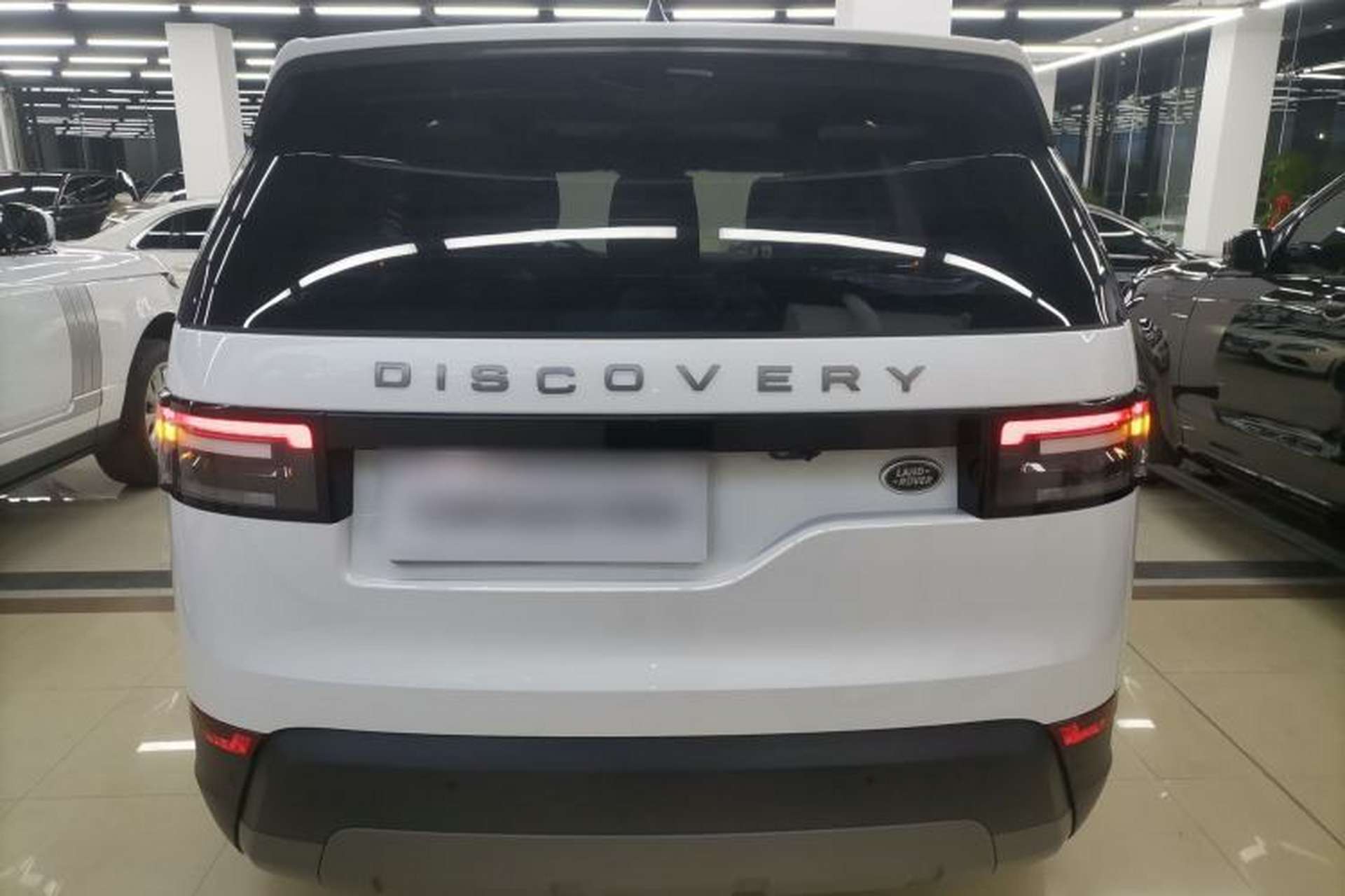 Used Land Rover Discovery 2020 2.0T SE Exterior 4