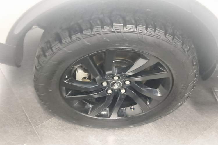 Used Land Rover Discovery 2020 3.0 SC V6 30th Anniversary Special Edition Exterior 5