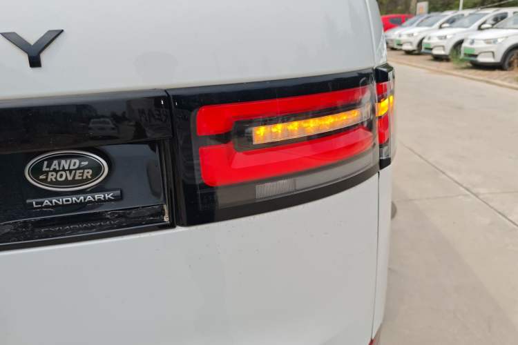 Used Land Rover Discovery 2020 3.0 SC V6 30th Anniversary Special Edition Exterior 6