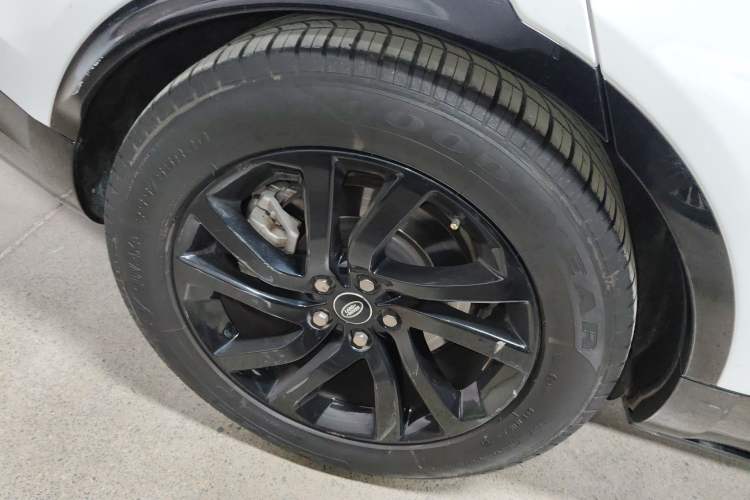 Used Land Rover Discovery 2020 3.0 SC V6 30th Anniversary Special Edition Exterior 8
