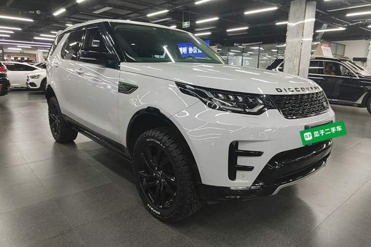 Used Land Rover Discovery 2020 2.0T 30th Anniversary Special Edition Front Right 45 Deg