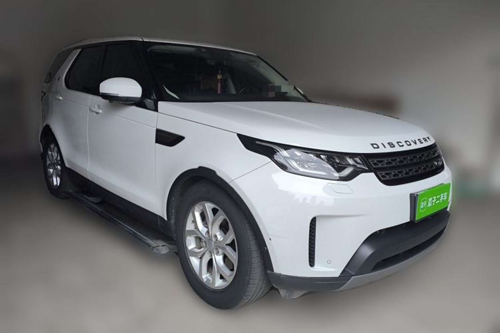 Used Land Rover Discovery 2020 2.0T SE Front Right 45 Deg