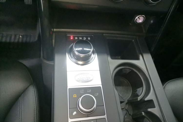 Used Land Rover Discovery 2020 2.0T SE Gear Lever