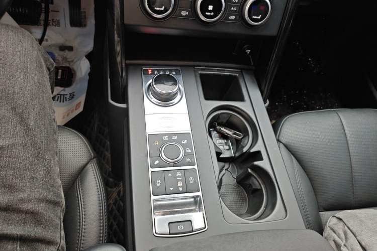 Used Land Rover Discovery 2020 3.0 SC V6 SE Gear Lever