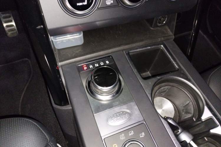 Used Land Rover Discovery 2020 2.0T SE Gear Lever