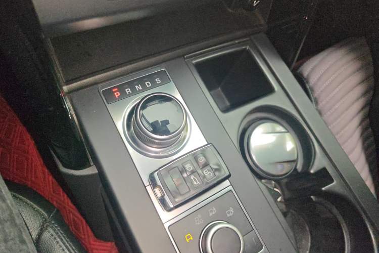 Used Land Rover Discovery 2020 2.0T SE Gear Lever