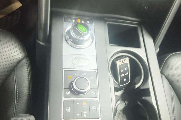 Used Land Rover Discovery 2020 3.0 SC V6 30th Anniversary Special Edition Gear Lever