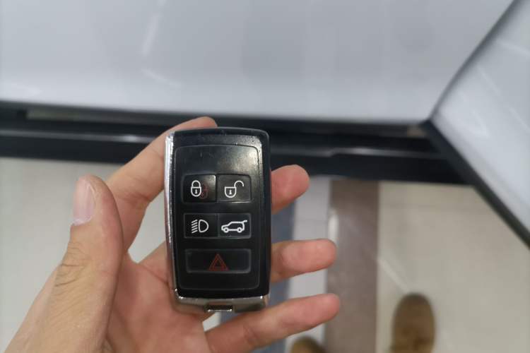 Used Land Rover Discovery 2020 2.0T SE Interior 1