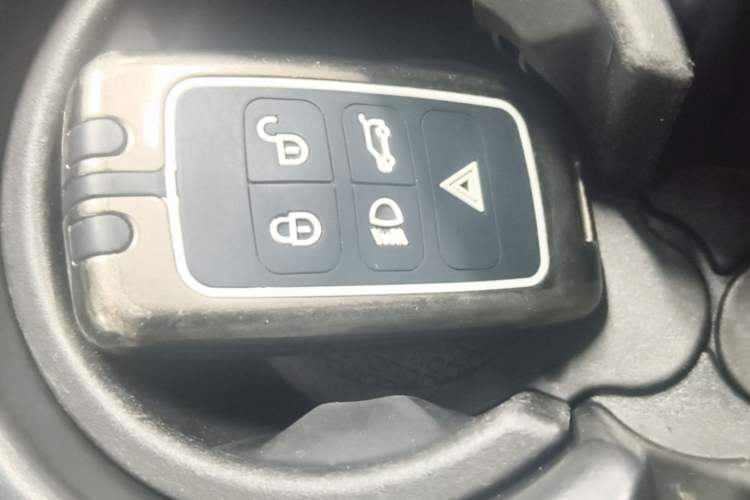 Used Land Rover Discovery 2020 3.0 SC V6 30th Anniversary Special Edition Interior 1