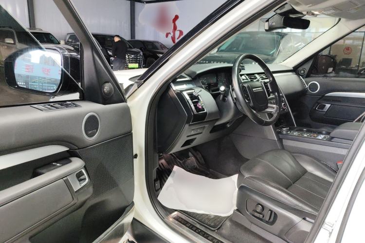 Used Land Rover Discovery 2020 3.0 SC V6 30th Anniversary Special Edition Interior 3