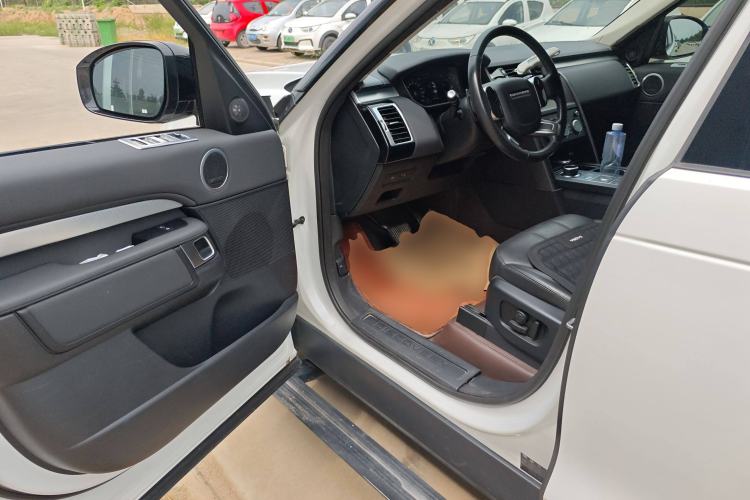 Used Land Rover Discovery 2020 3.0 SC V6 30th Anniversary Special Edition Interior 3