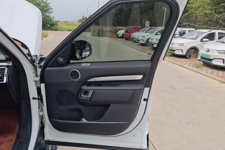 Used Land Rover Discovery 2020 3.0 SC V6 30th Anniversary Special Edition Interior 5