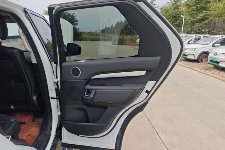 Used Land Rover Discovery 2020 3.0 SC V6 30th Anniversary Special Edition Interior 6
