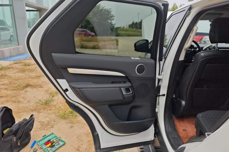 Used Land Rover Discovery 2020 3.0 SC V6 30th Anniversary Special Edition Interior 8