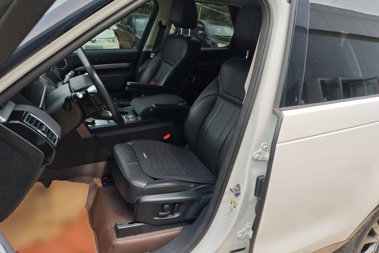 Used Land Rover Discovery 2020 3.0 SC V6 30th Anniversary Special Edition Left Front Seat