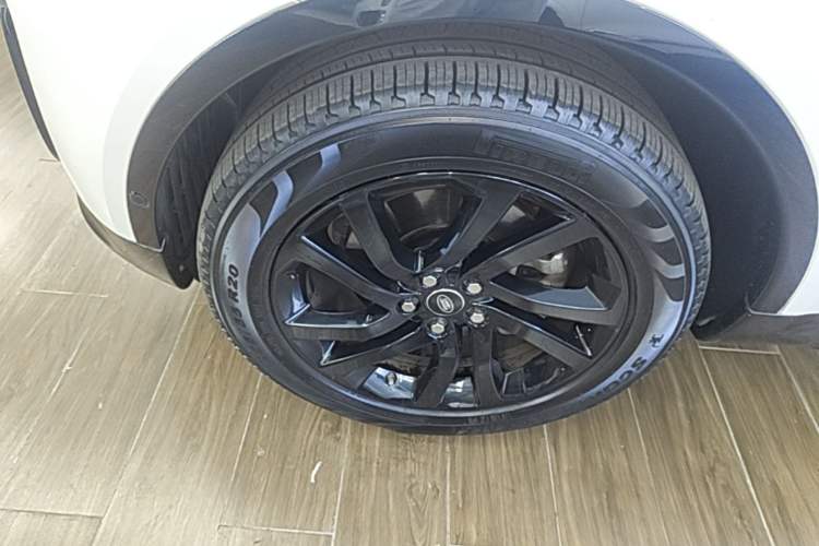 Used Land Rover Discovery 2020 2.0T 30th Anniversary Special Edition Left Front Wheel Hub