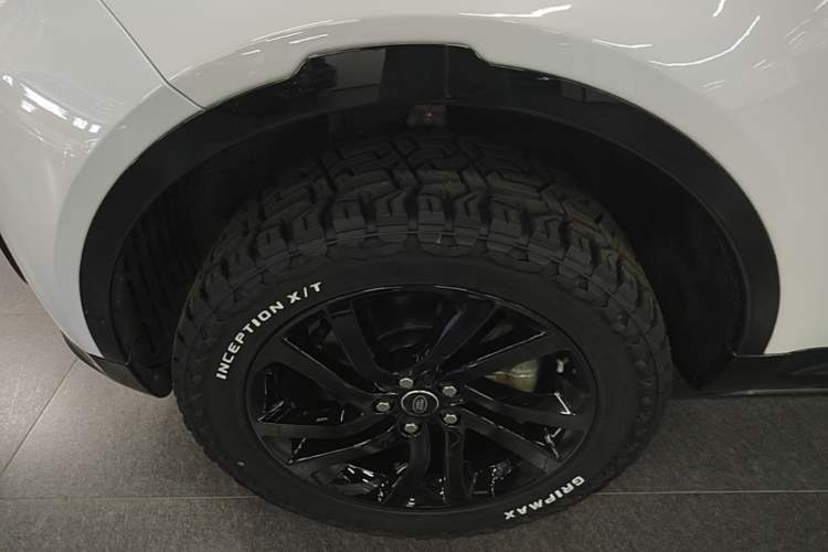 Used Land Rover Discovery 2020 2.0T 30th Anniversary Special Edition Left Front Wheel Hub