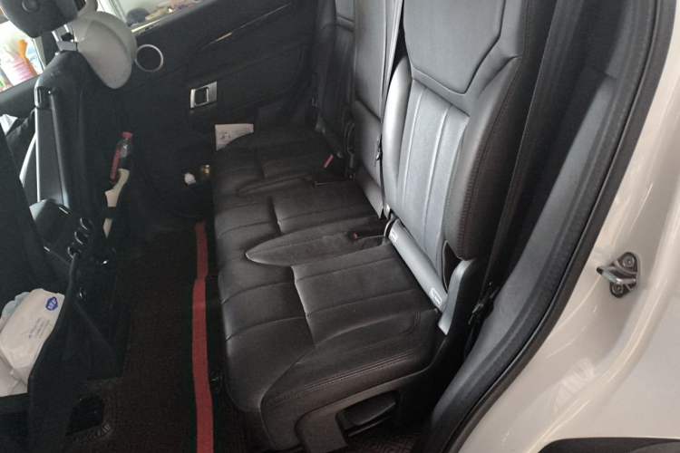 Used Land Rover Discovery 2020 2.0T SE Left Rear Seat