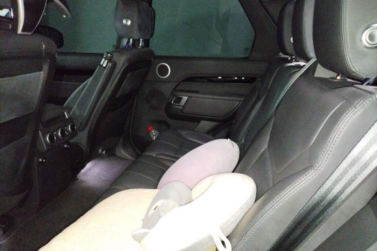Used Land Rover Discovery 2020 2.0T SE Left Rear Seat