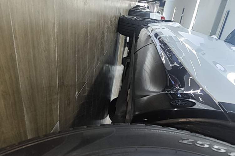 Used Land Rover Discovery 2020 2.0T 30th Anniversary Special Edition Left Side Sill
