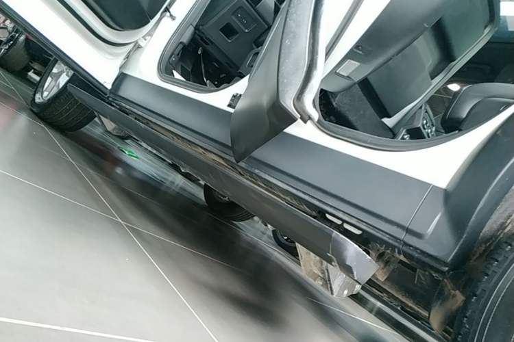 Used Land Rover Discovery 2020 3.0 SC V6 SE Left Side Sill