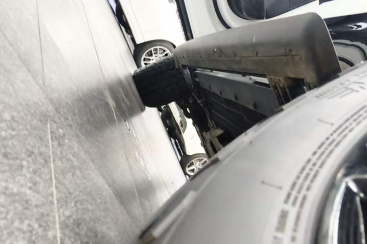Used Land Rover Discovery 2020 3.0 SC V6 30th Anniversary Special Edition Left Side Sill