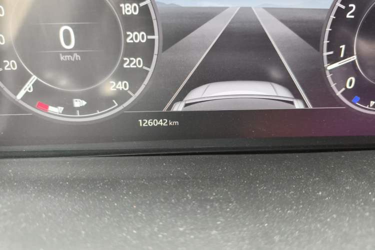 Used Land Rover Discovery 2020 3.0 SC V6 SE Odometer Close Up