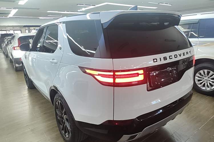 Used Land Rover Discovery 2020 2.0T 30th Anniversary Special Edition Rear Left 45 Deg