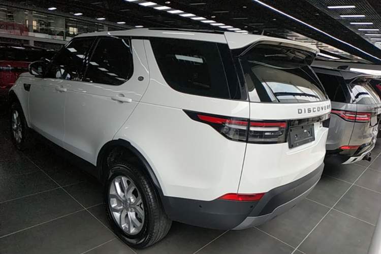 Used Land Rover Discovery 2020 3.0 SC V6 SE Rear Left 45 Deg