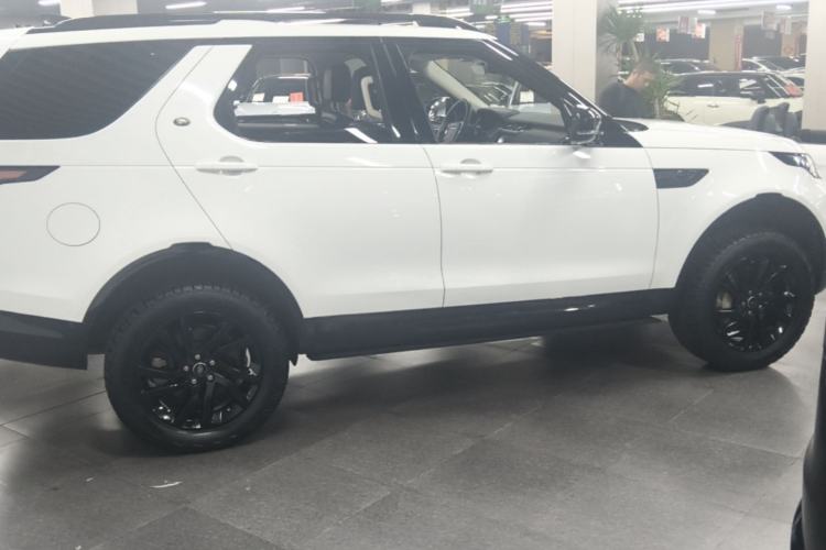 Used Land Rover Discovery 2020 3.0 SC V6 30th Anniversary Special Edition Rear Right 45 Deg