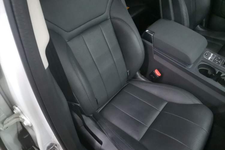 Used Land Rover Discovery 2020 2.0T SE Right Front Seat