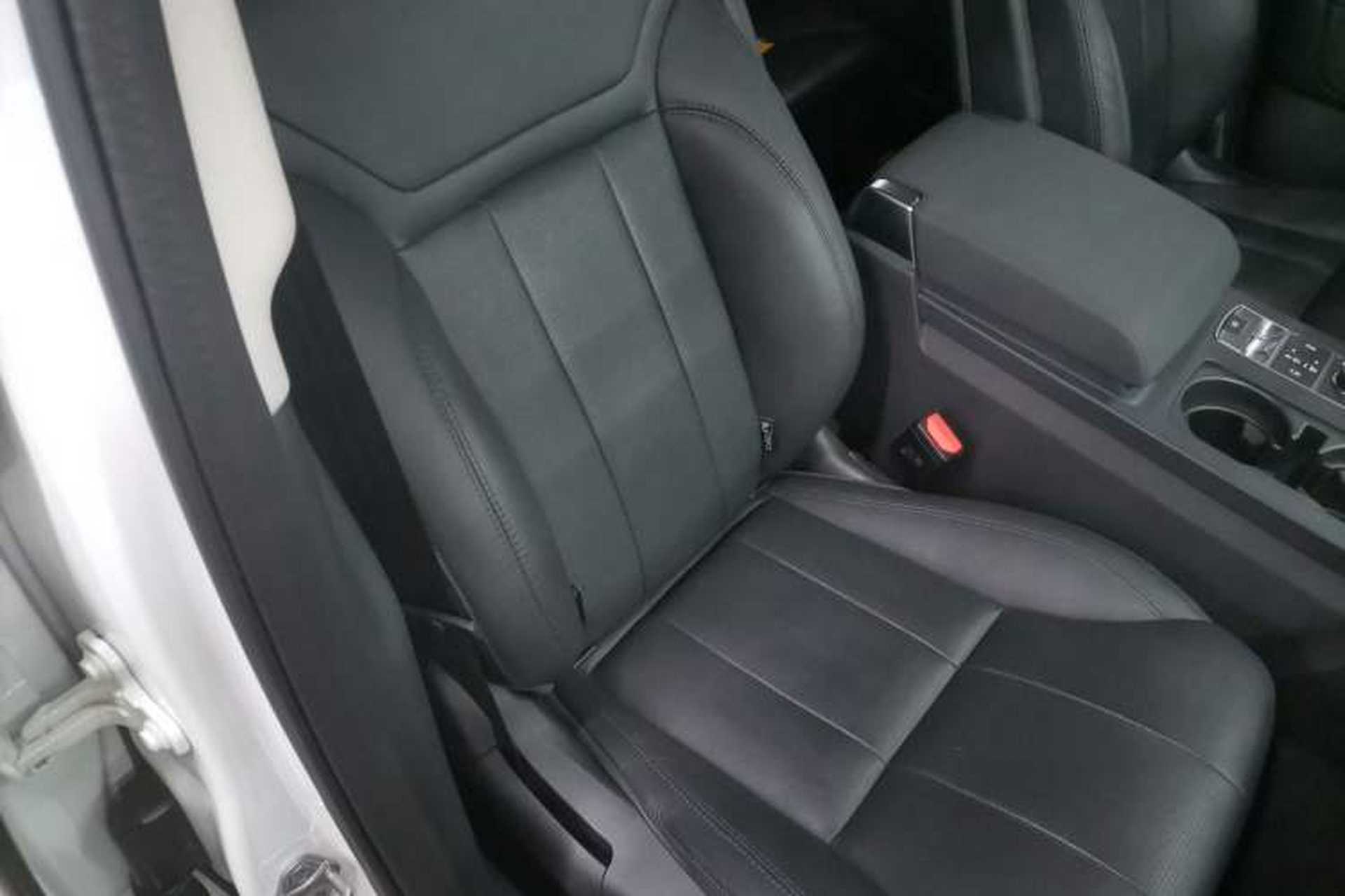 Used Land Rover Discovery 2020 2.0T SE Right Front Seat