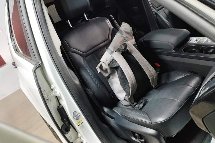 Used Land Rover Discovery 2020 3.0 SC V6 30th Anniversary Special Edition Right Front Seat