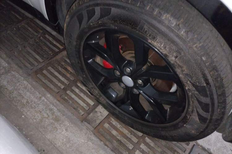 Used Land Rover Discovery 2020 2.0T SE Right Front Wheel Hub