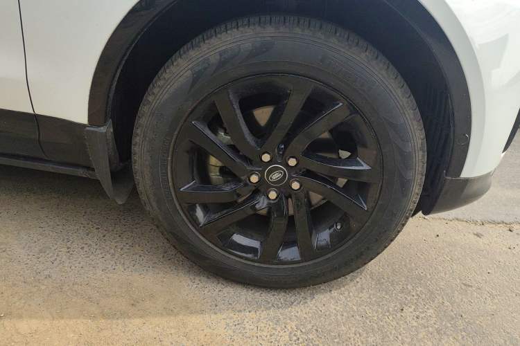Used Land Rover Discovery 2020 2.0T 30th Anniversary Special Edition Right Front Wheel Hub