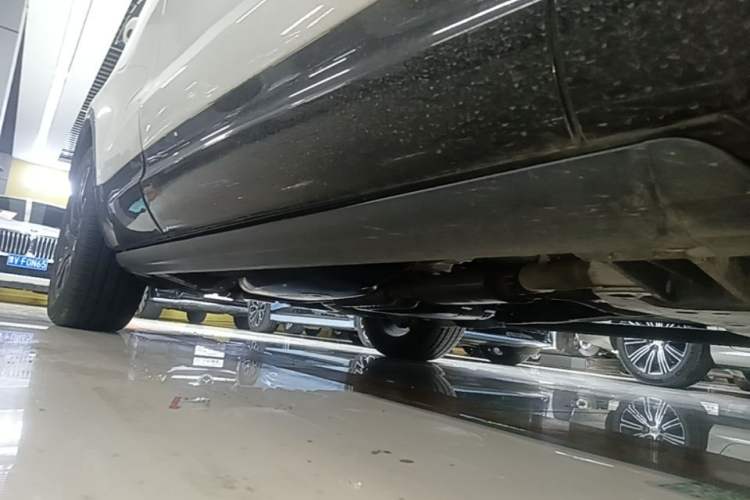 Used Land Rover Discovery 2020 3.0 SC V6 30th Anniversary Special Edition Right Side Sill