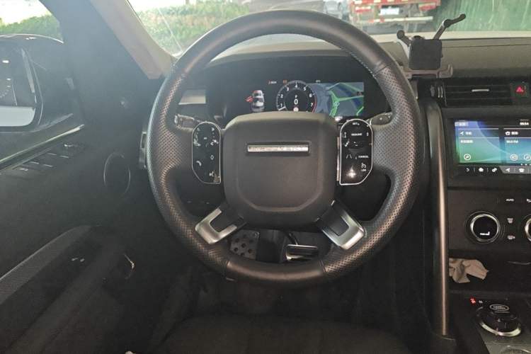 Used Land Rover Discovery 2020 3.0 SC V6 30th Anniversary Special Edition Steering Wheel