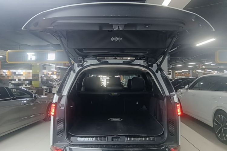 Used Land Rover Discovery 2020 3.0 SC V6 30th Anniversary Special Edition Trunk