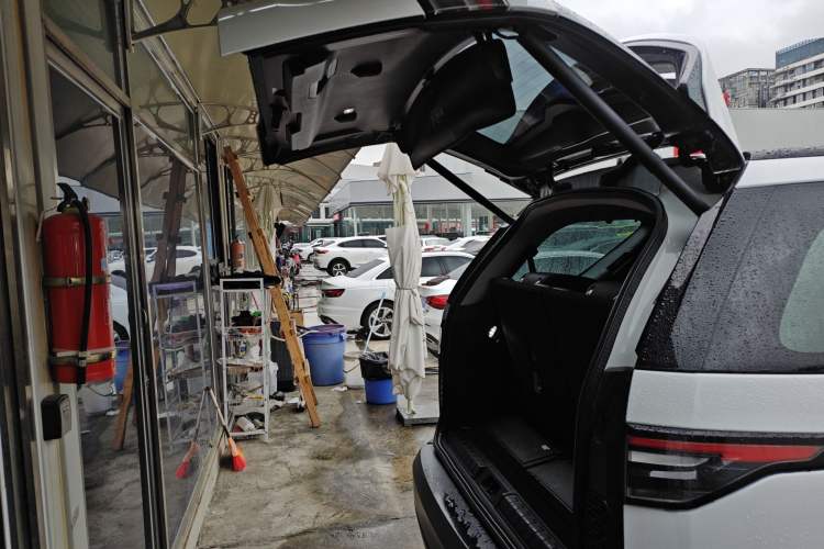 Used Land Rover Discovery 2020 3.0 SC V6 SE Trunk