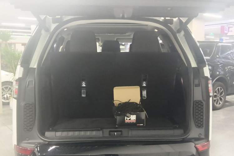 Used Land Rover Discovery 2020 3.0 SC V6 30th Anniversary Special Edition Trunk