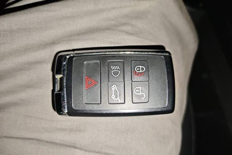 Used Land Rover Discovery 2020 3.0 SC V6 SE Vehicle Key