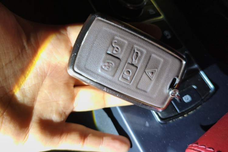 Used Land Rover Discovery 2020 3.0 SC V6 30th Anniversary Special Edition Vehicle Key