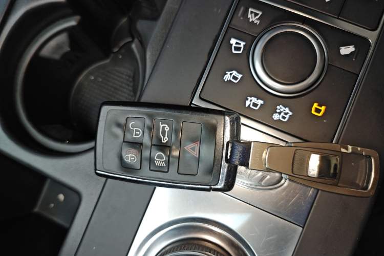 Used Land Rover Discovery 2020 3.0 SC V6 SE Vehicle Key