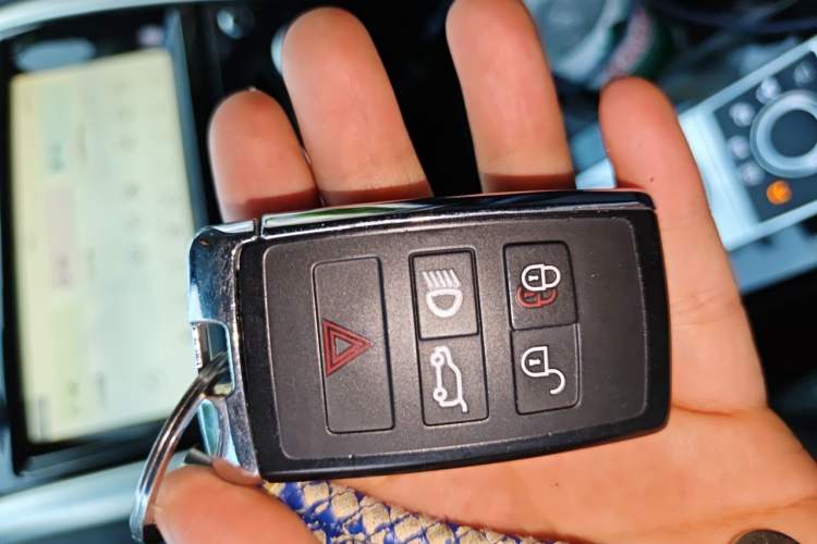 Used Land Rover Discovery 2020 3.0 SC V6 30th Anniversary Special Edition Vehicle Key
