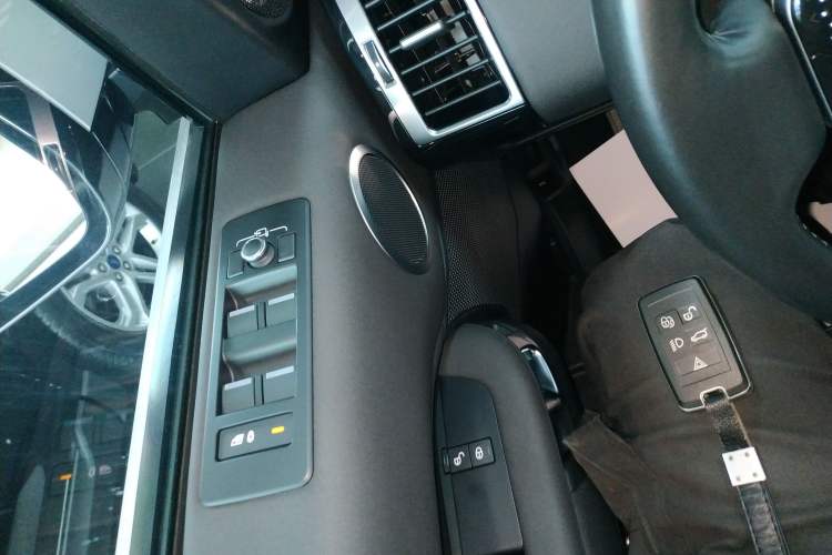 Used Land Rover Discovery 2020 3.0 SC V6 SE Vehicle Key